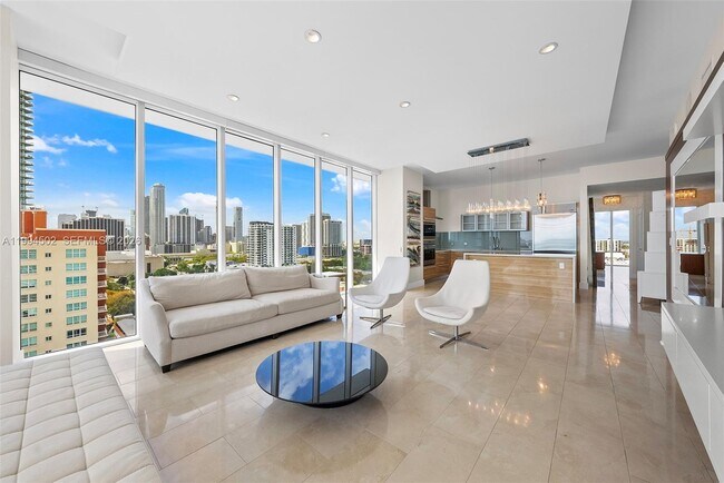 Building Photo - 2020 N Bayshore Dr