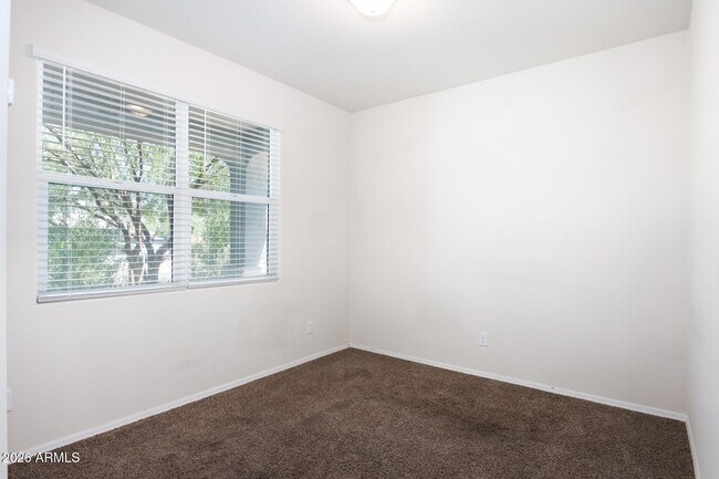 Building Photo - 1075 W Avalon Canyon Dr