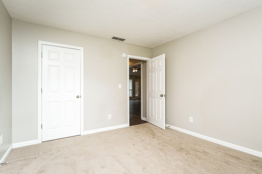 Building Photo - 40 Birchwood Ct