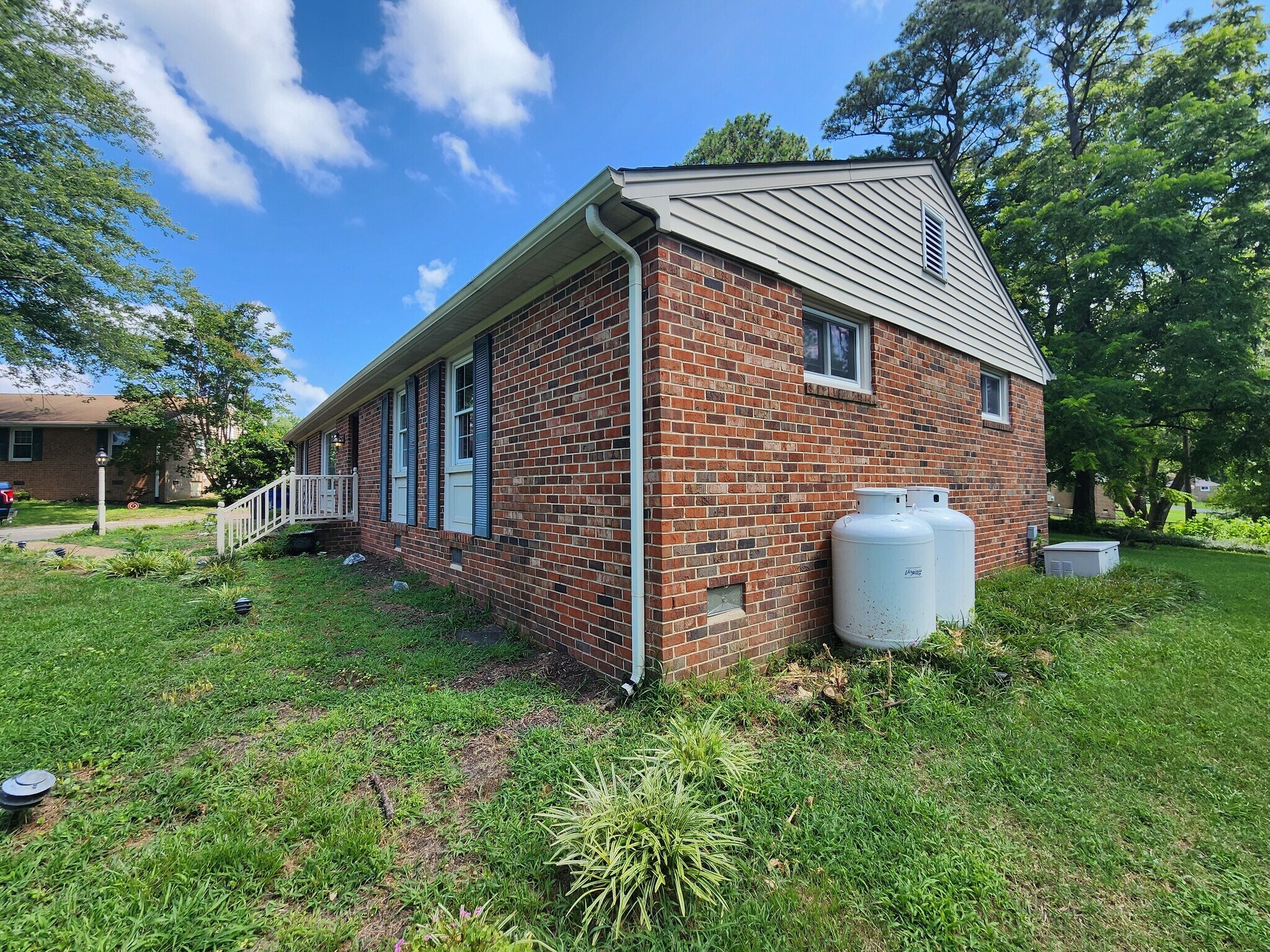 Building Photo - 8176 Surrey Ct