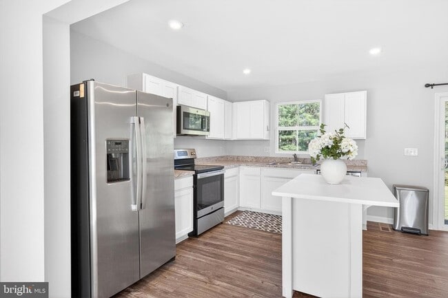 Building Photo - 6364 Pebblebrook Dr