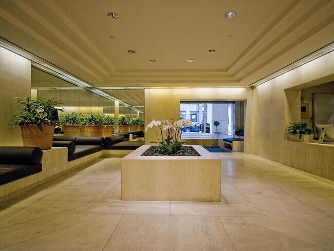 Building Photo - 611 Washington St