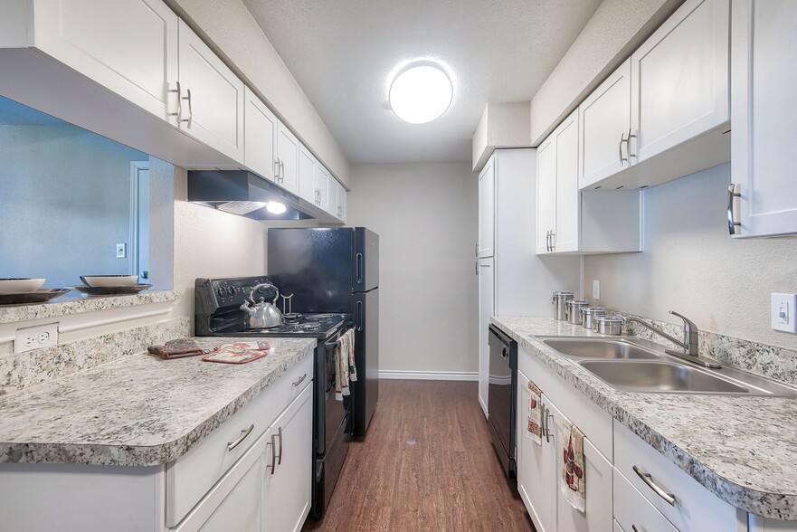 Primary Photo - Villa Sierra