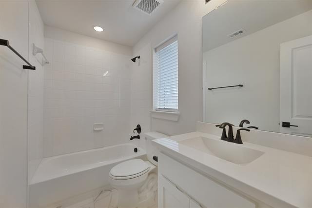 Building Photo - 545 Goose Lake Dr