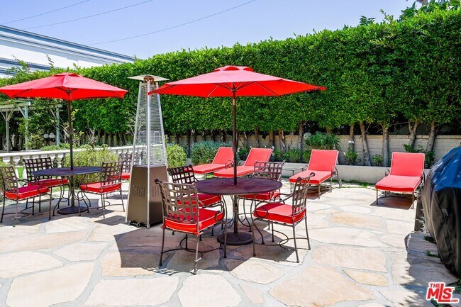 Building Photo - 1424 N Crescent Heights Blvd