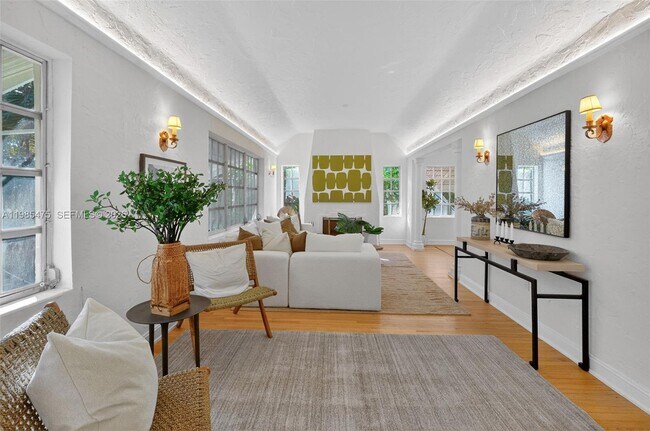 Building Photo - 1305 Alhambra Cir