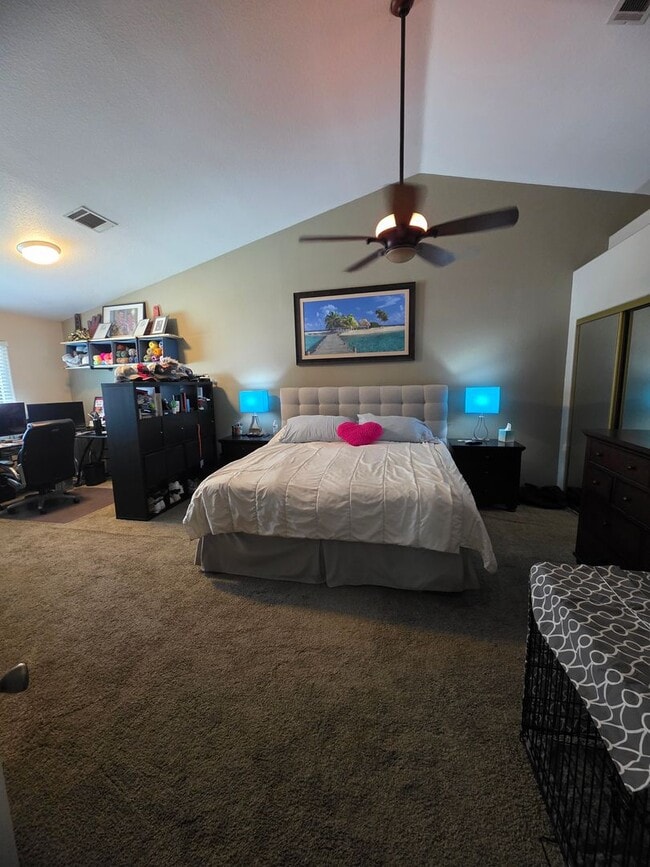 Building Photo - This Home Is Loaded!