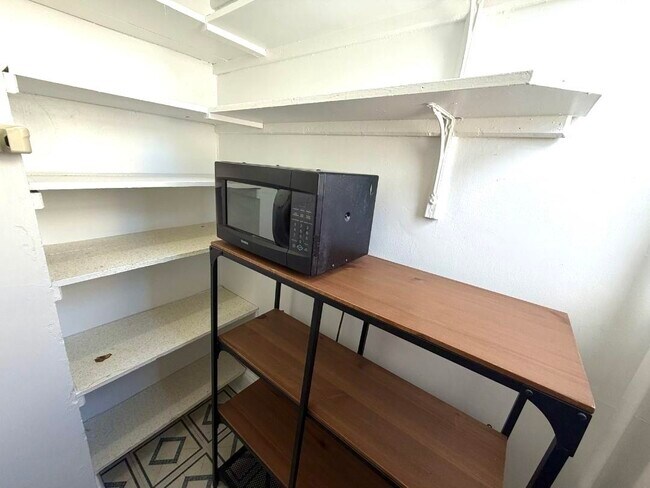 Building Photo - 927 18th St