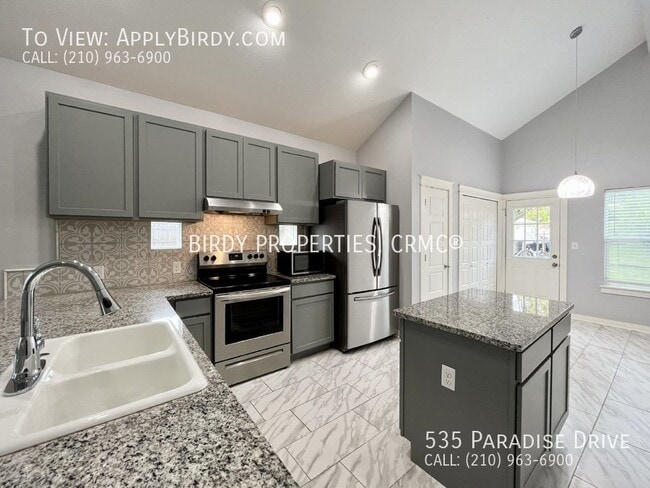 Building Photo - *3 Bed, 2 Bath Home Located Next to Canyon...