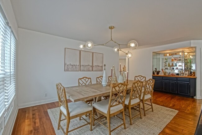 Building Photo - CHARMING & SPACIOUS, 5BR3.5BA HOME W/ PRIVATE YARD, BALCONY & SPRAWLING LIVING SPACE NEXT TO SAND...