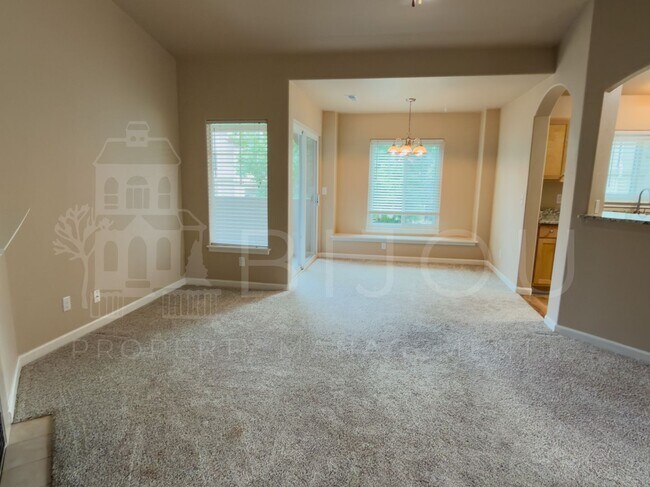 Building Photo - 6925 Ash Creek Heights