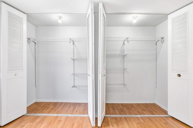 Building Photo - 6021 N Winthrop Ave