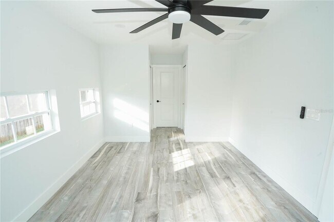 Building Photo - 5817 Dartmouth Ave N