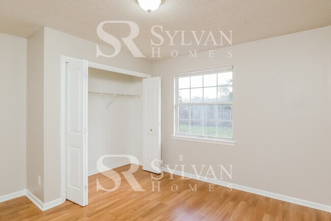 Building Photo - 2779 Rochford Ln E