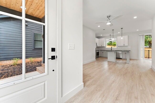 Building Photo - Medford Mews, Carriage House 321