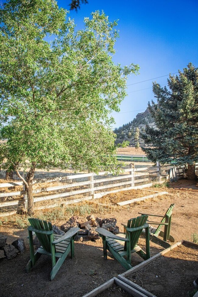 Building Photo - 6690 Old Ranch House Rd