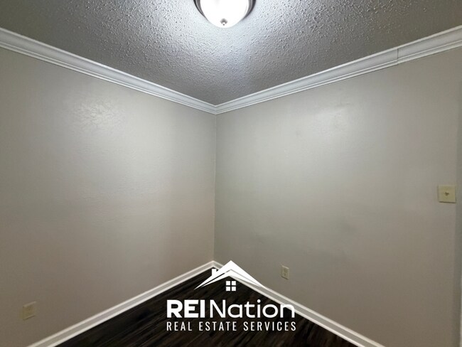 Building Photo - Charming 3BR/2BA East Memphis Home | 1,795 Sq Ft, Hardwood Floors & Fireplace