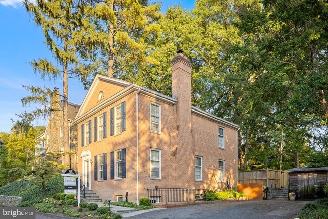 Building Photo - 2810 N Glade St NW