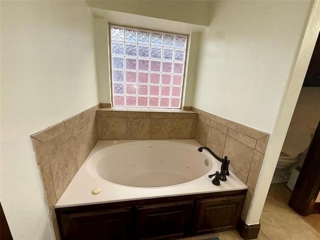 Building Photo - 16616 Moorgate Ln