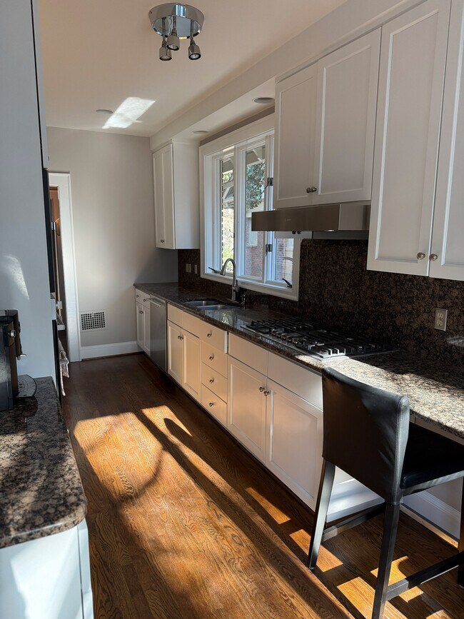 Building Photo - 719 Elmont Dr