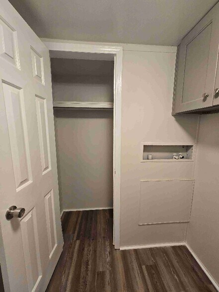 Building Photo - 415 Walker Dr