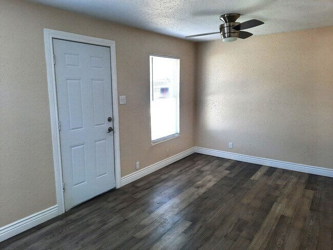 front room - 511 Wolf St