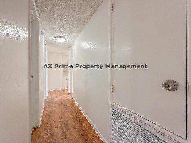 Building Photo - 2415 W Hazelwood St