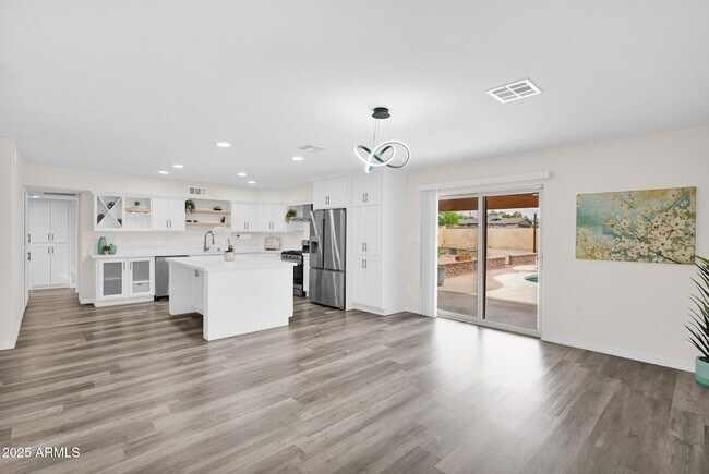 Building Photo - 301 N 87th St