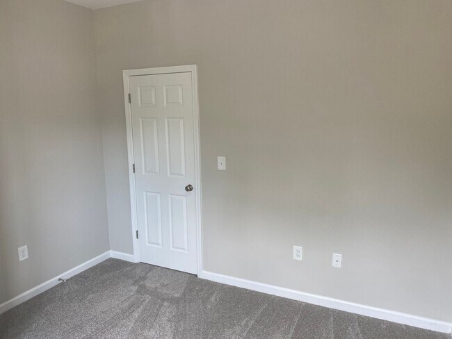 Building Photo - Beautiful 3 bedroom 2.5 bathroom home in C...
