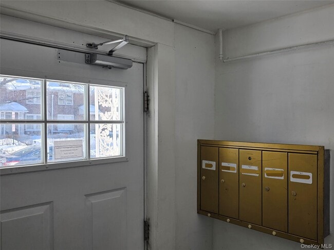 Building Photo - 135 Fullerton Ave