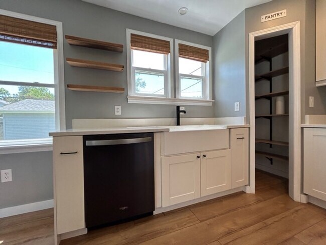 Building Photo - Beautiful Single-Family Home with Large Ya...