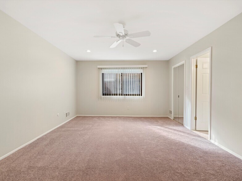 Building Photo - 26656 Farmbrook Villa Dr