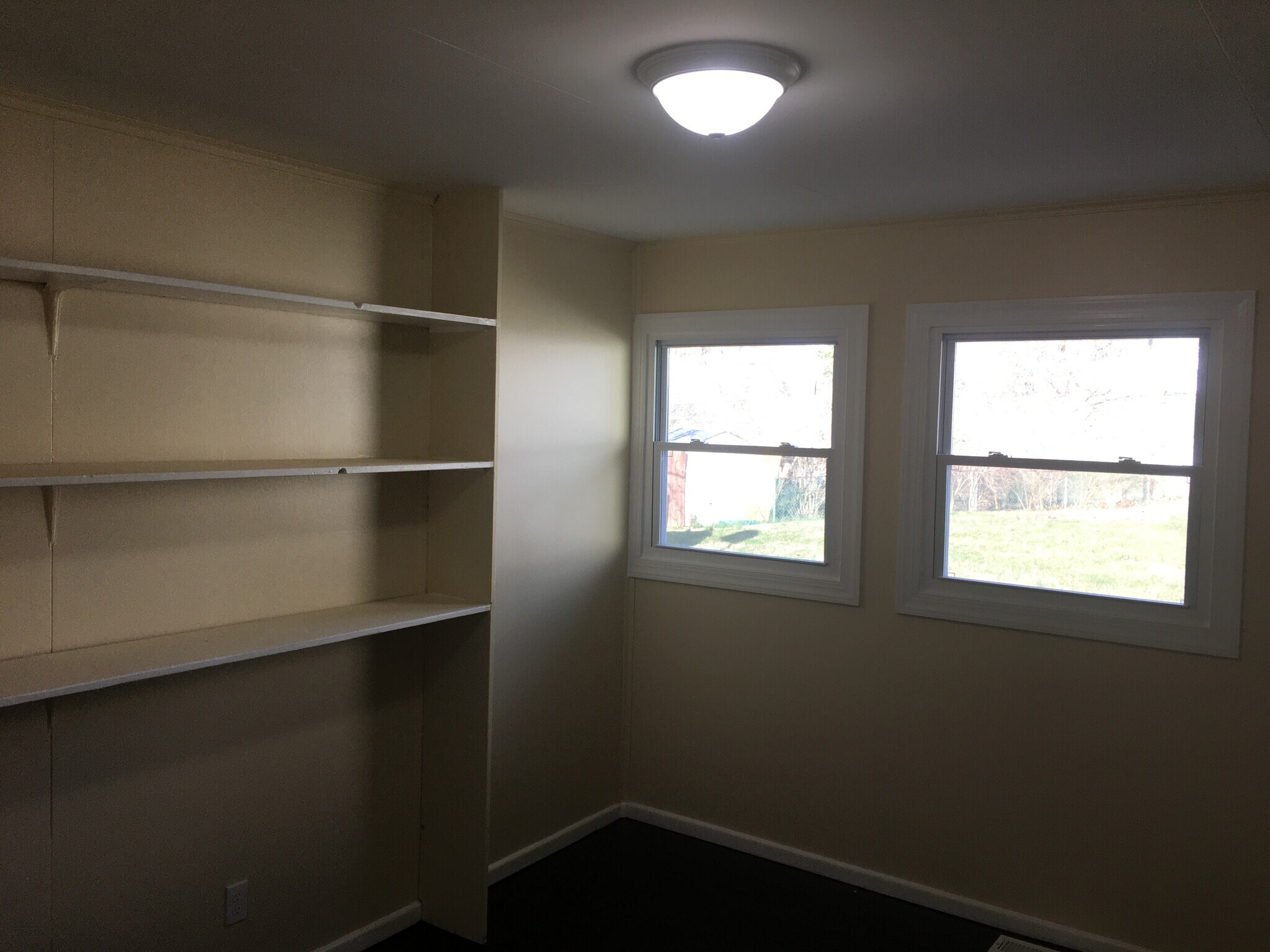 Building Photo - 2451 Danz Ave