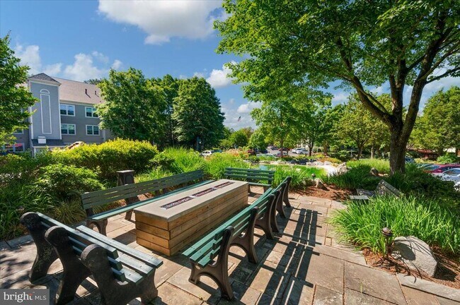 Building Photo - 921 Spinnaker Way