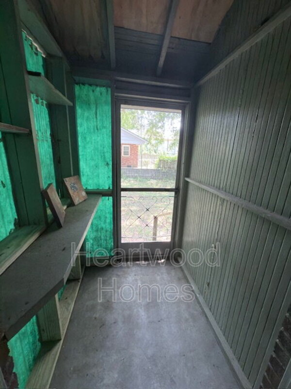 Building Photo - 1408 Victoria St