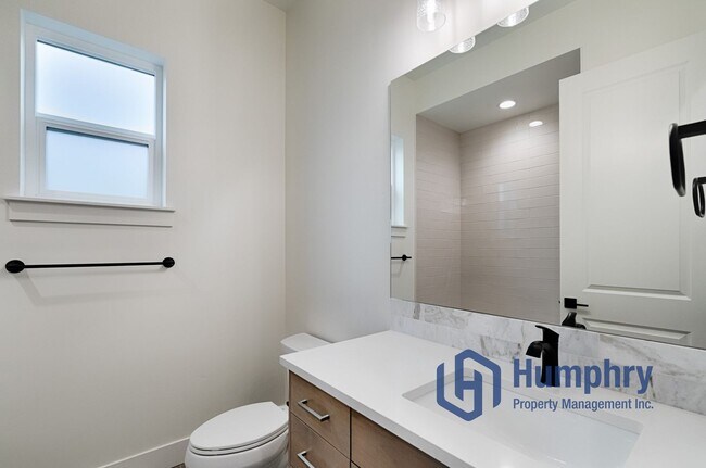 Building Photo - Brand new home stunning Valor Estates in Kuna