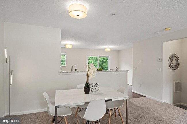 Building Photo - 16140 Edenwood Dr