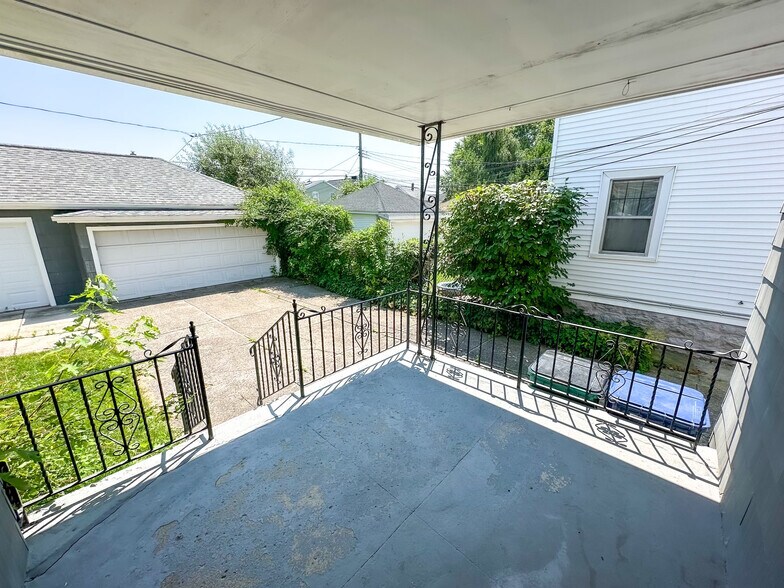 Outdoor Personal Patio - 299 Wellington Rd