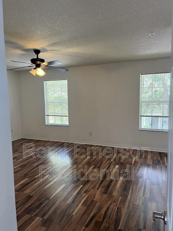 Building Photo - 13500 Applerose Ln