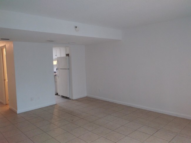 Building Photo - 625 N Halifax Ave