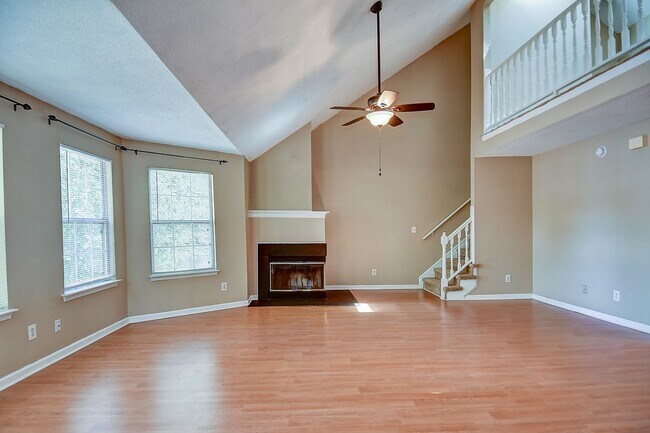 Building Photo - FOR RENT PRINCESS ANNE GARDENS!!
