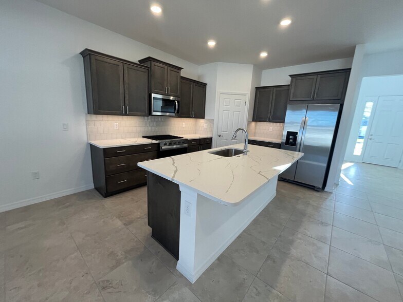 Building Photo - 5728 SW 71st Ct