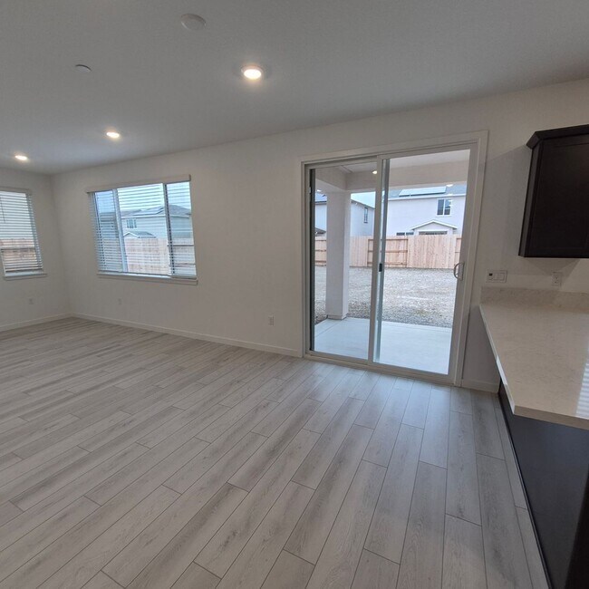 Building Photo - Brand New 4 Bedroom Home in Lennar's Cyan Community