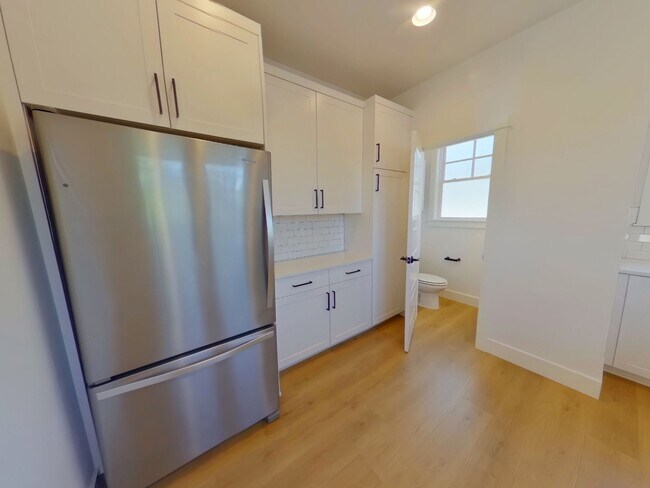 Building Photo - 2790 NW Harrison Blvd