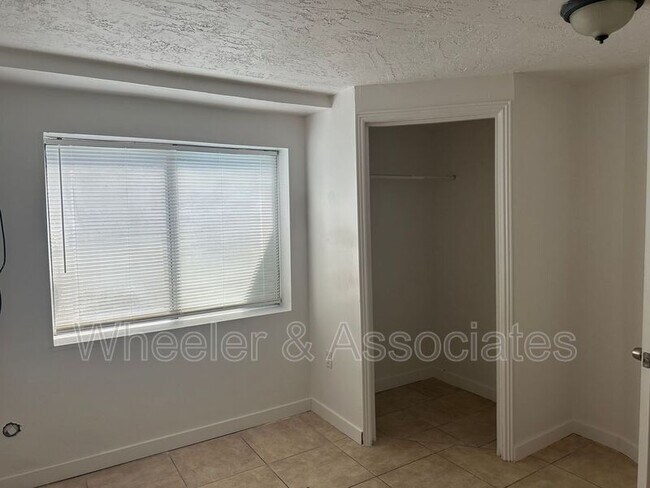 Building Photo - 1315 S 120 E