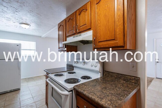 Building Photo - 4670 Stratton Dr E