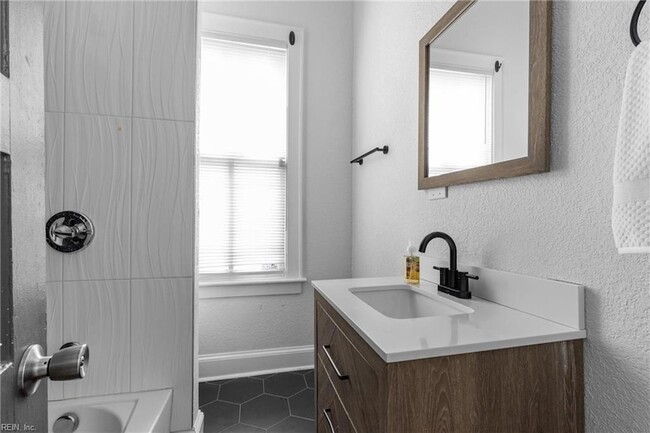 Building Photo - 430 Mt Vernon Ave