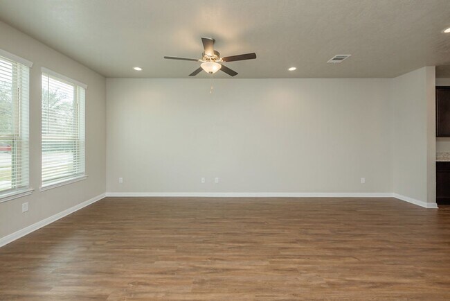 Building Photo - Live, love, and grow in this charming townhome!