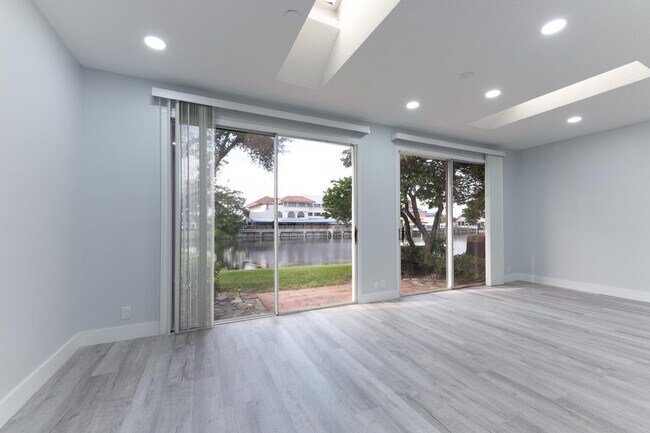 Building Photo - 6810 Via Regina