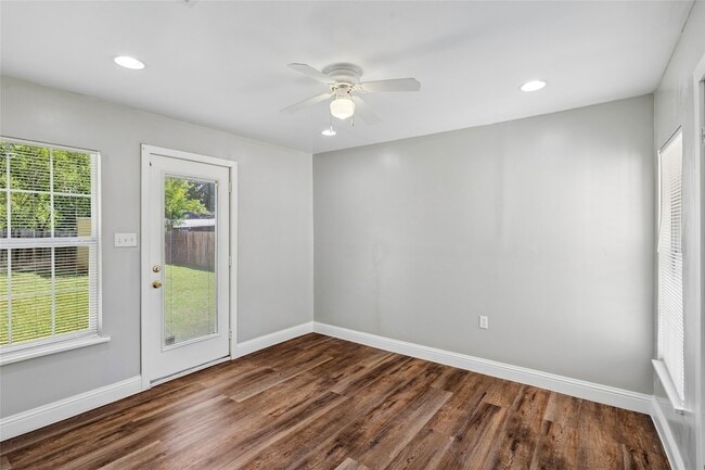 Building Photo - 403 E Second Street Unit
